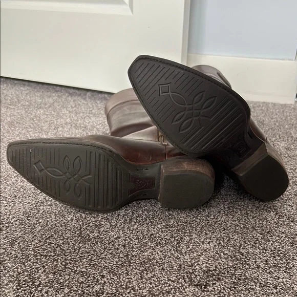 Ariat Women’s Brown Leather Riding Boots - Picture 2 of 4